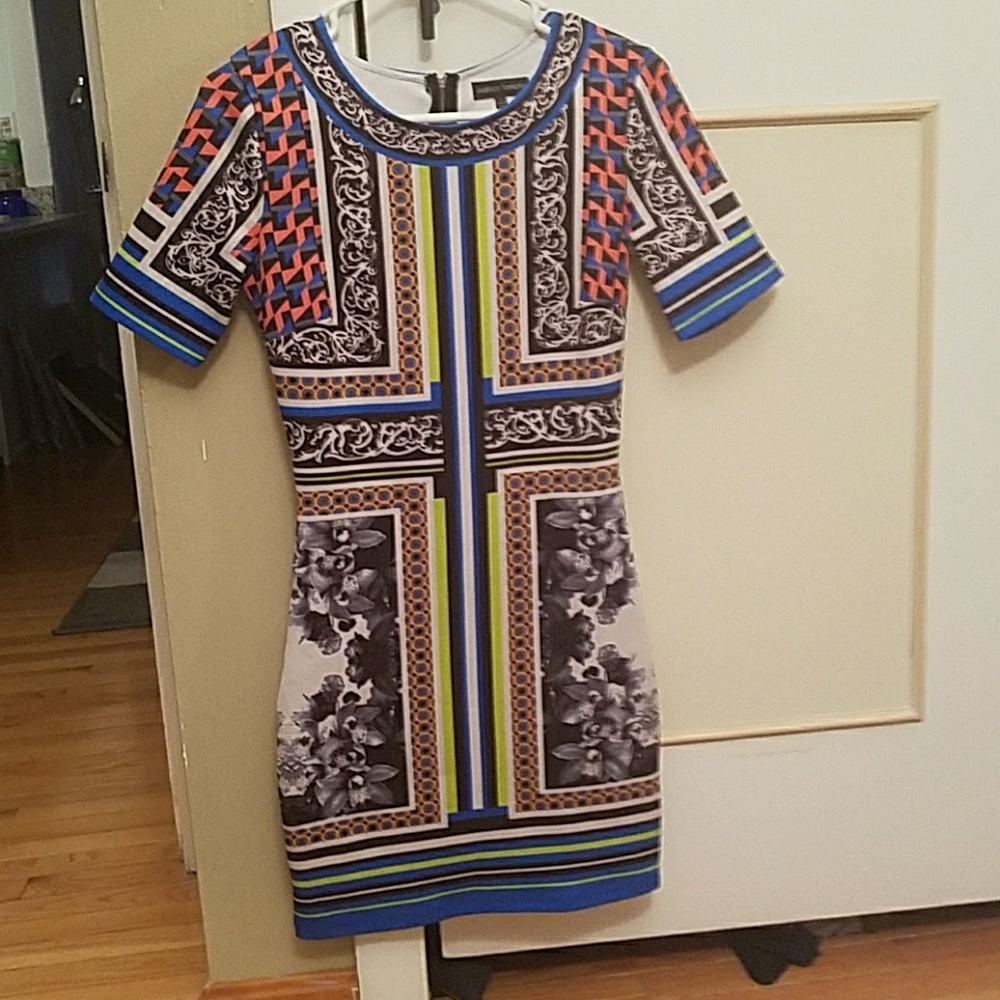 Fun fitted dress with exposed zipper